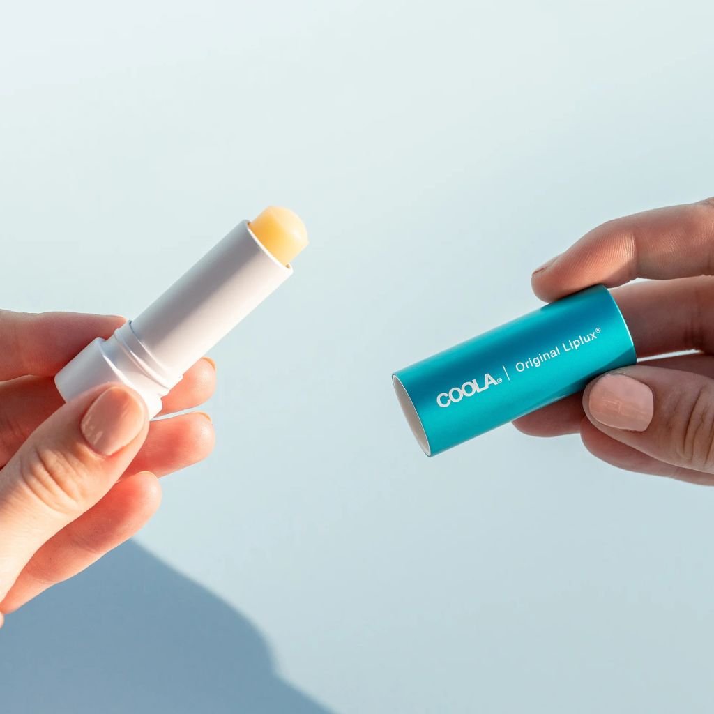 COOLA Liplux Lip Balm Original SPF 30, 4,4 ml – miljöbild