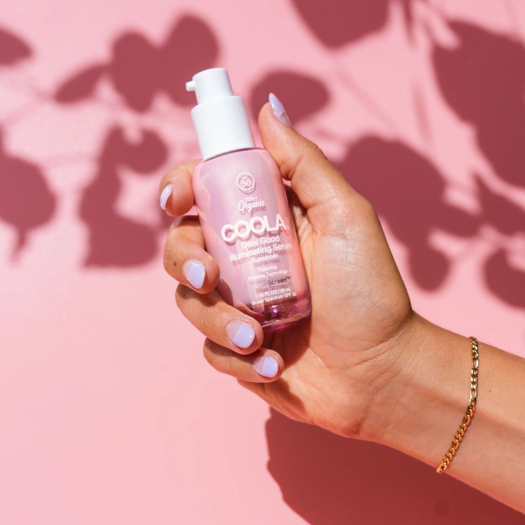 COOLA Dew Good Illuminating Serum SPF 30, 35 ml – miljöbild