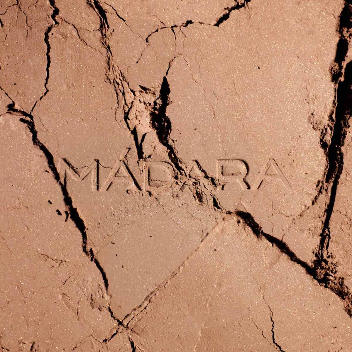 MÁDARA MIDSUMMER Soft Silk Mineral Bronzer, 